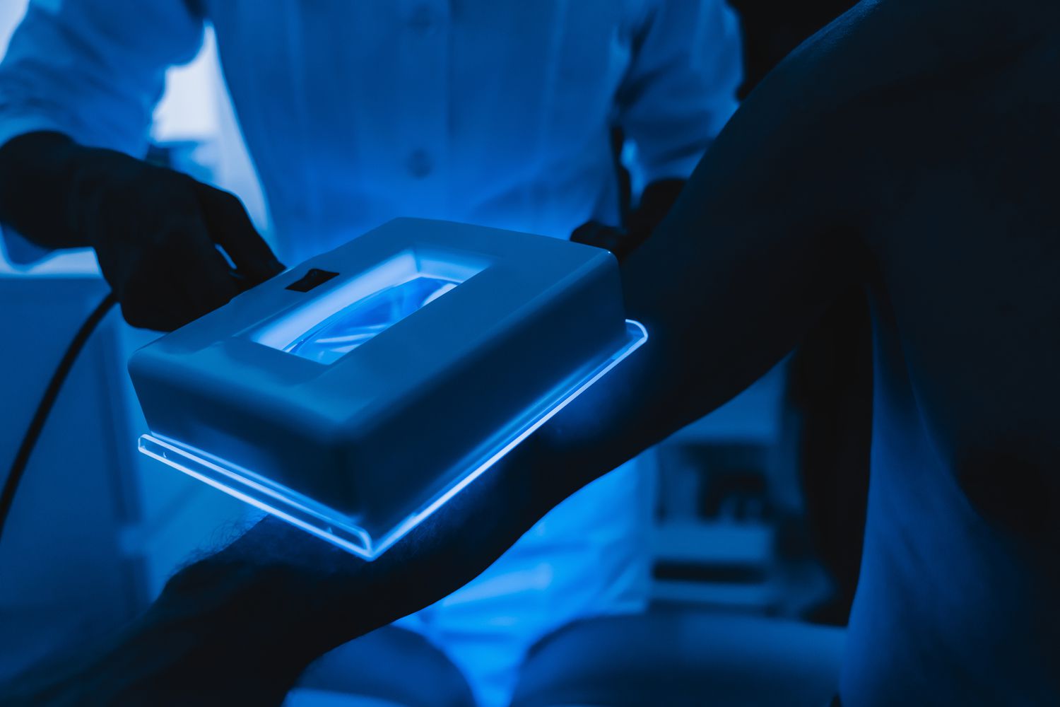 The Wood's Lamp: An Advanced Guide from "Gimmick" to "Professional-Grade" Tool — Do You Really Know How to Use It?